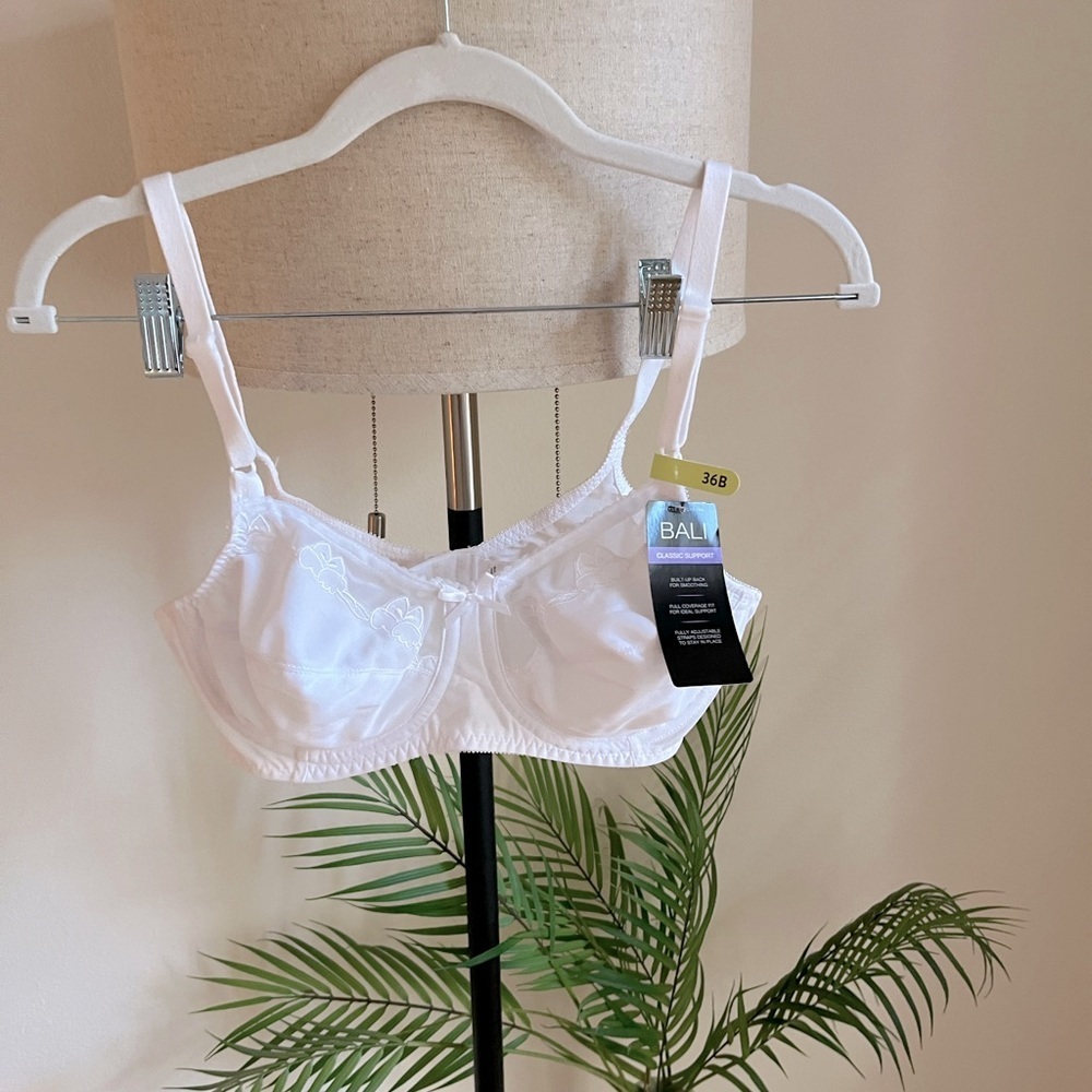 NWT Bali bra 36B white lace pointy breast
